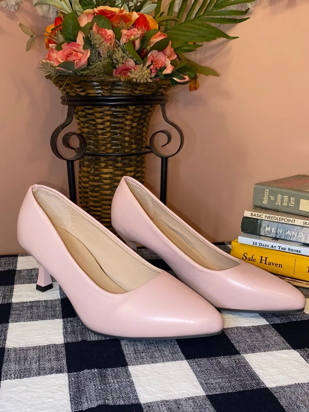 Unbranded Kitten Heel Pointed Toe Pump Vegan Leather Size 6-1/2M (37) Soft Pink